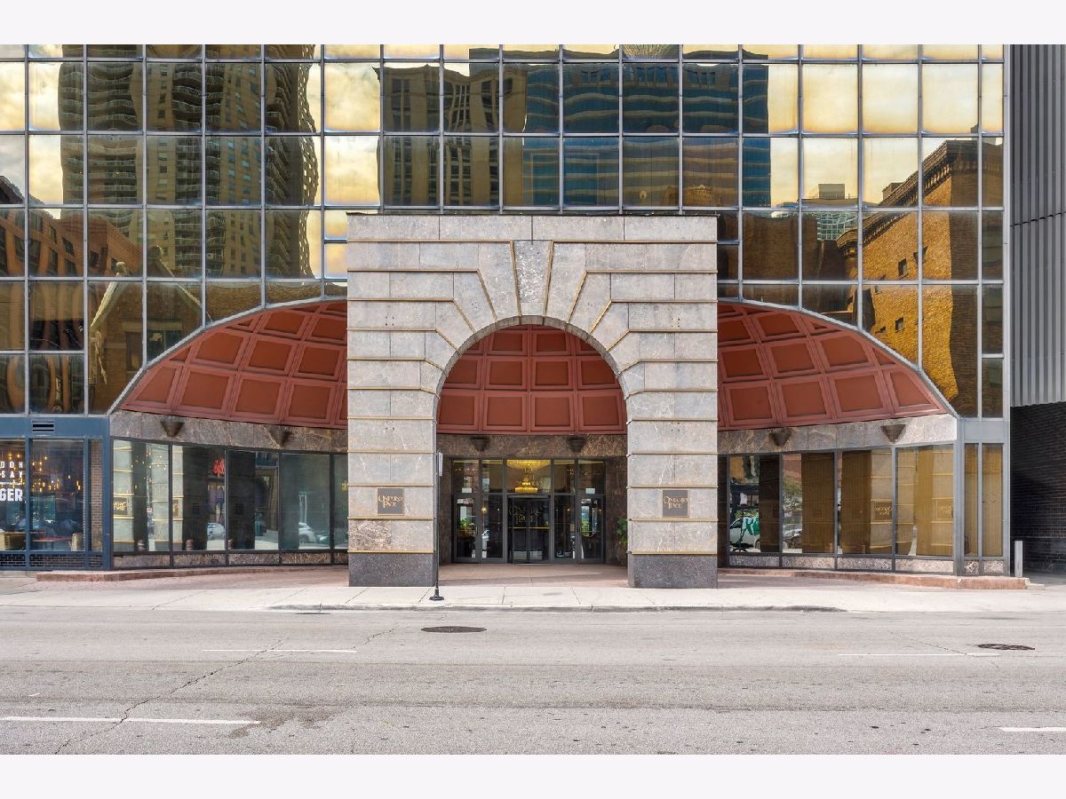 Condominiums Rented Ontario Place Chicago Illinois, 10 Ontario