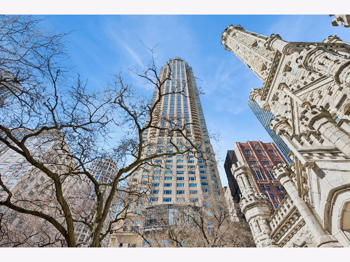 Condominiums For Sale Park Tower Chicago Illinois, 800 Michigan Avenue