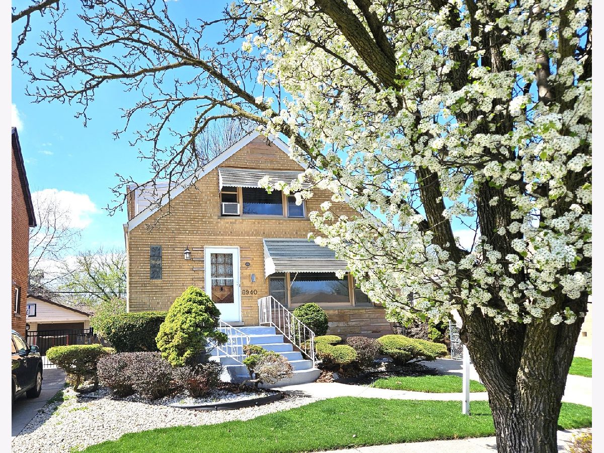 Homes & Condominiums For Sale Edison Park Place Chicago Illinois, 6940 Ottawa Avenue