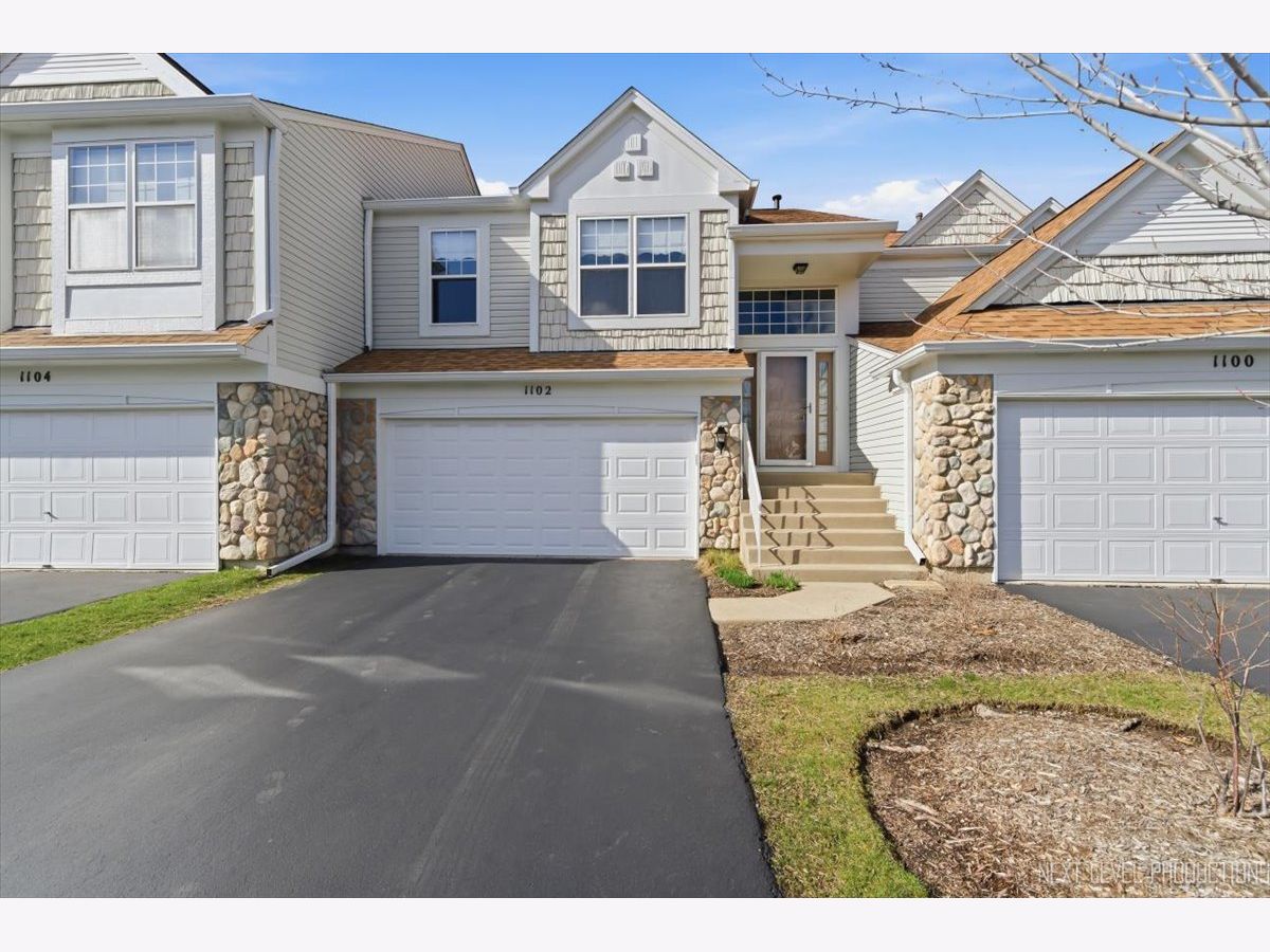 Townhomes & Condos & Homes For Sale Willow Bay Club Elgin Illinois, 1102 Delta Drive