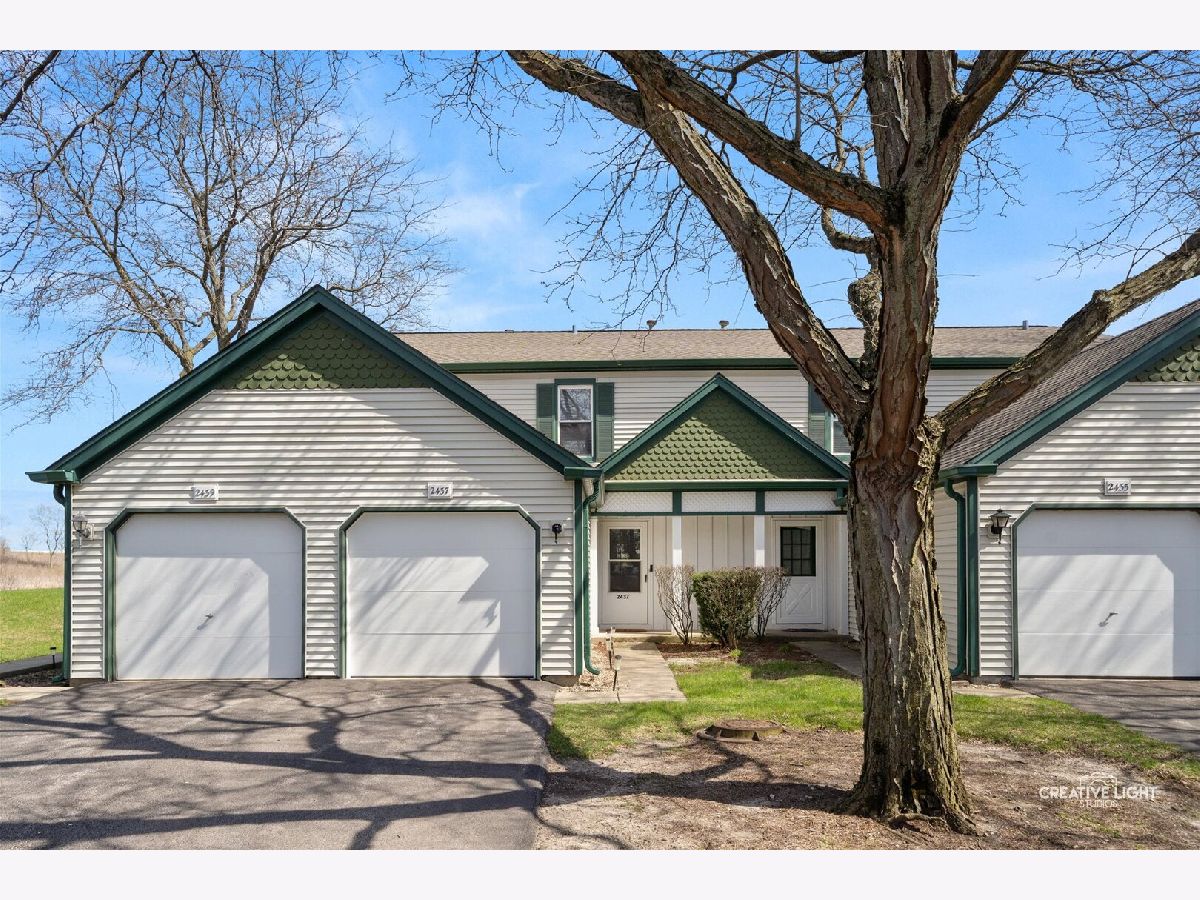 Townhomes For Sale Country Oaks Aurora Illinois, 2437 Devonshire Court