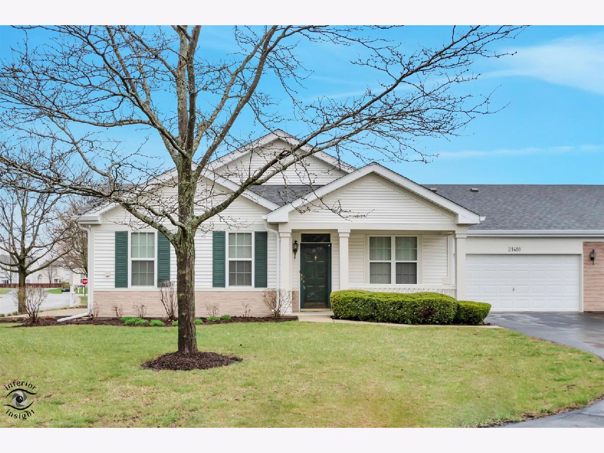 Townhomes & Condos & Homes For Sale Carillon Lakes Crest Hill Illinois, 21418 Timber Lake Court