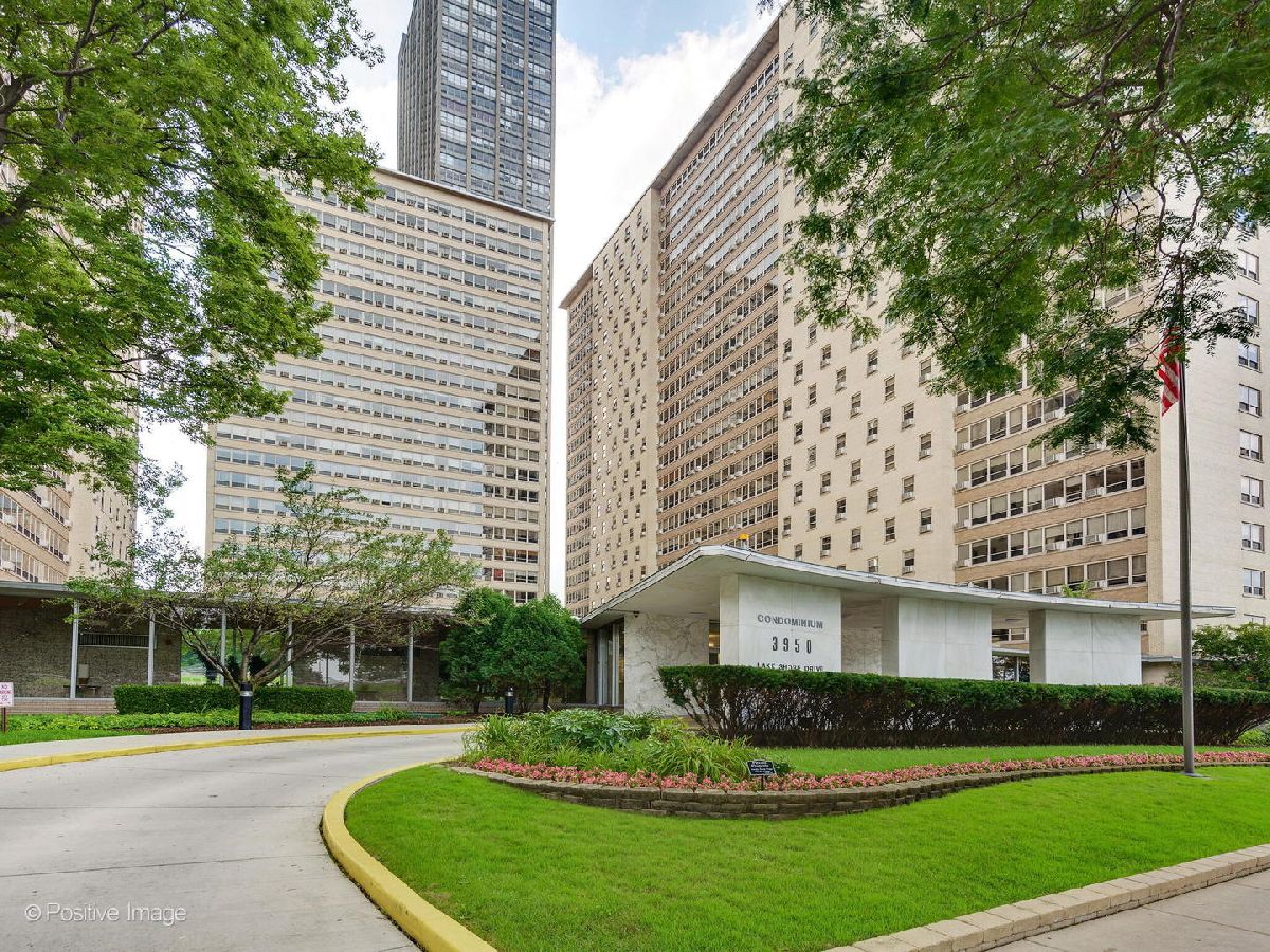 For Sale Chicago Illinois, 3950 Lake Shore Drive