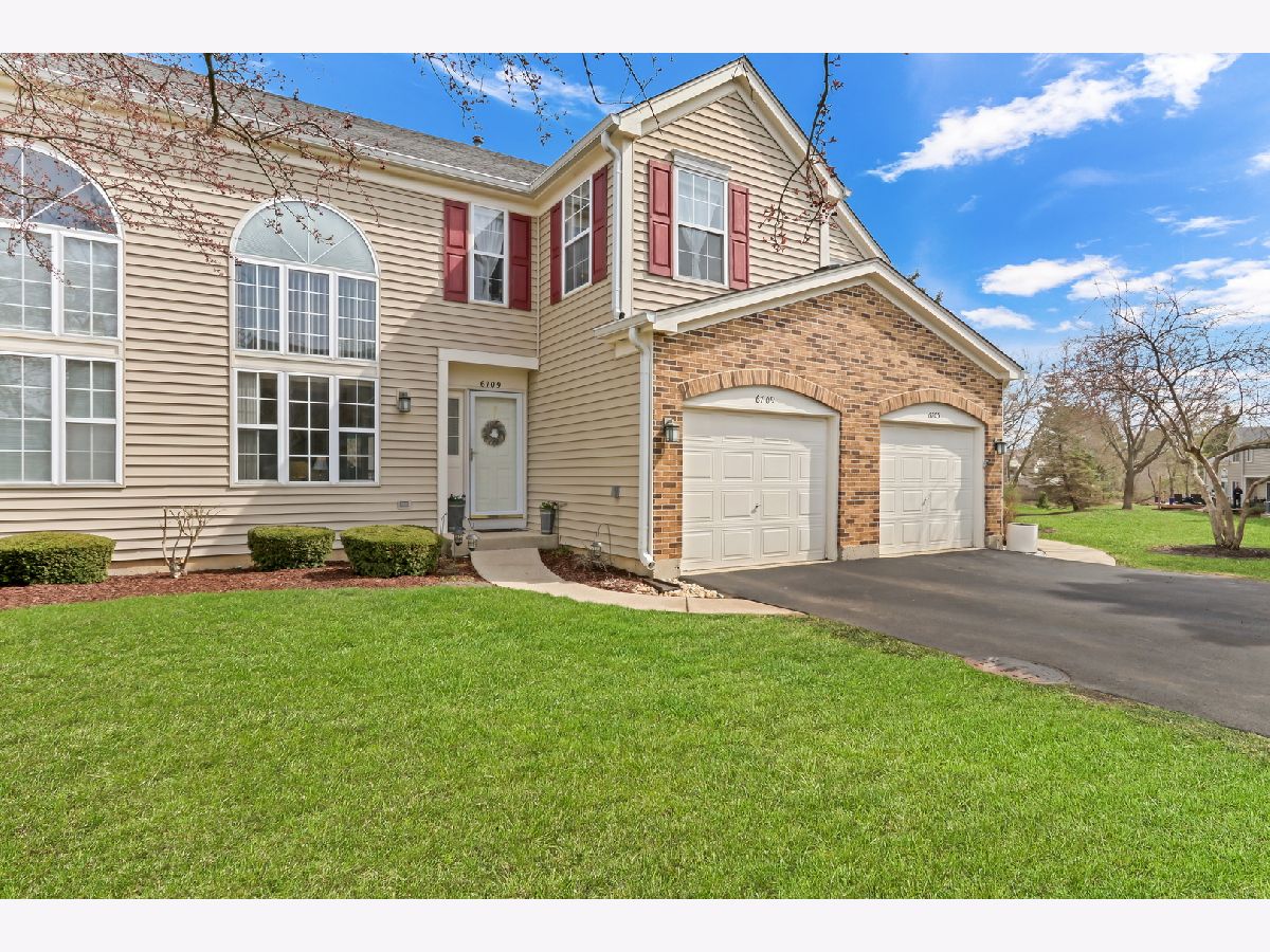  For Sale Gurnee Illinois, 6709 Wellsley Court