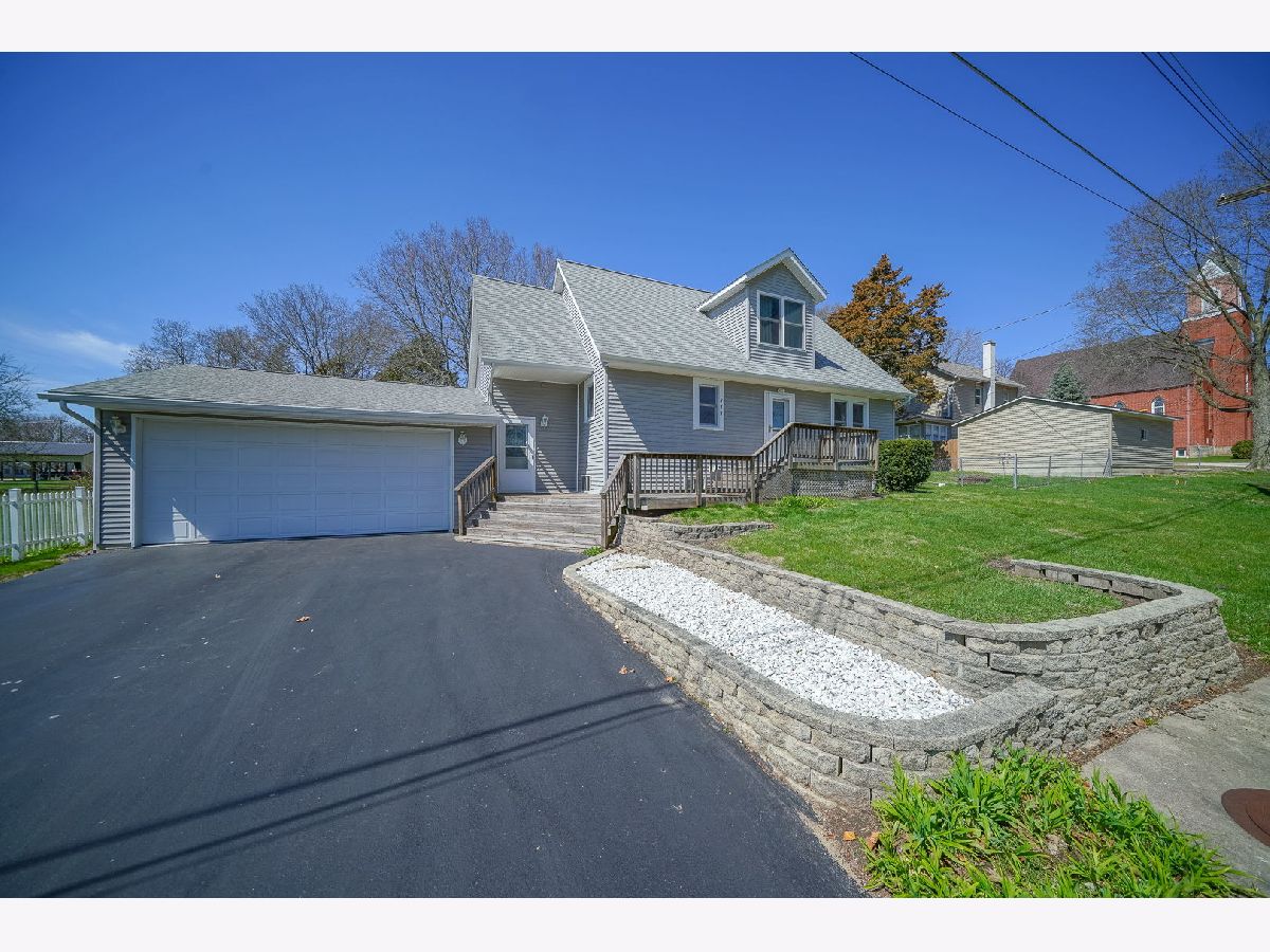  For Sale Pecatonica Illinois, 711 Taylor Street