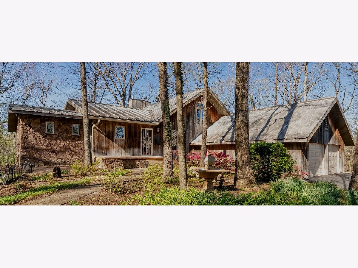 Homes For Sale Spring Arbor Carbondale Illinois, 5 Lake Shore Court