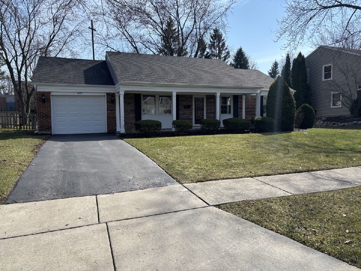 Homes For Sale Sheffield Park Schaumburg Illinois, 1621 Portsmouth Lane