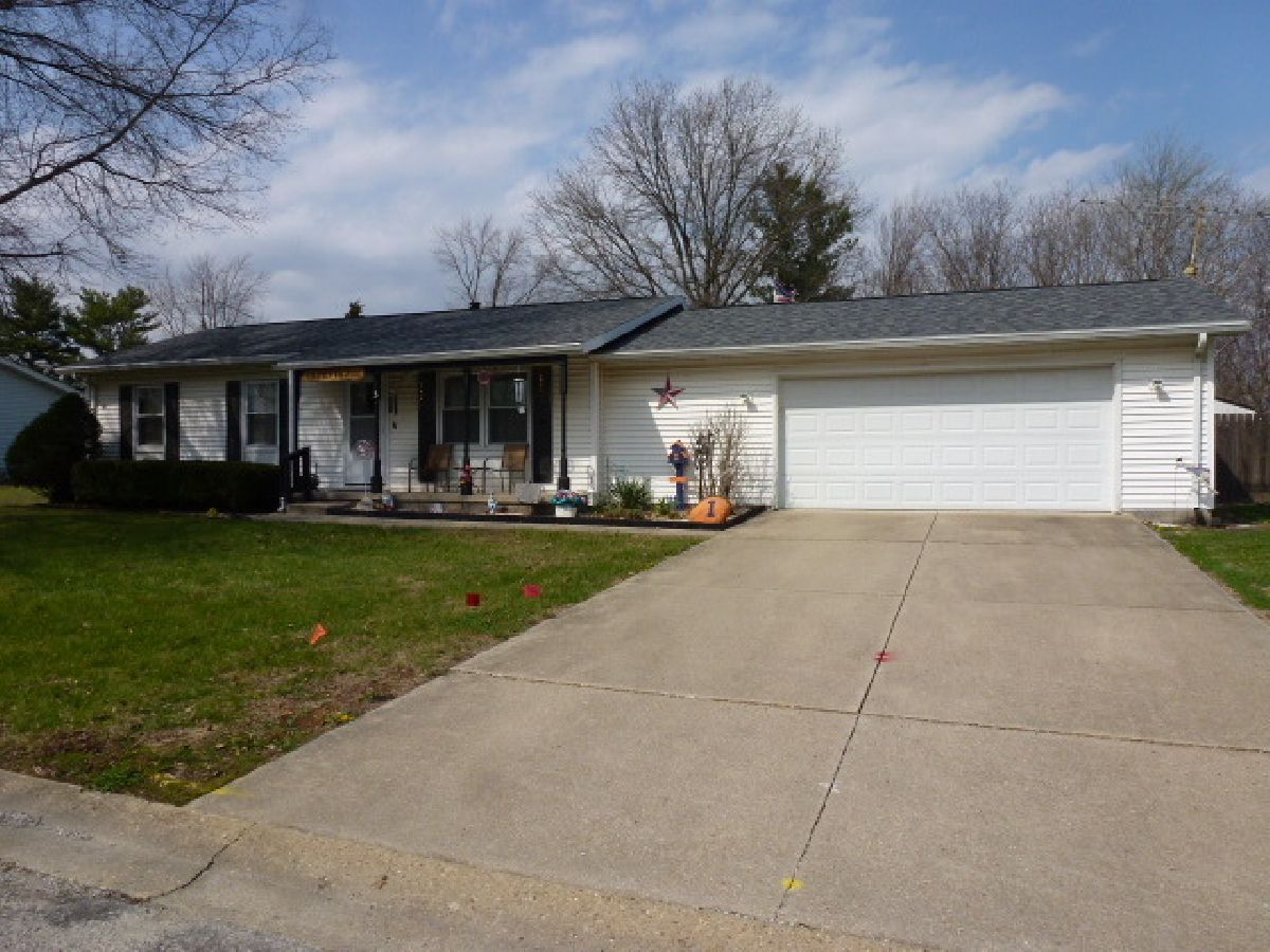  For Sale Clinton Illinois, 3 Deerefield Court