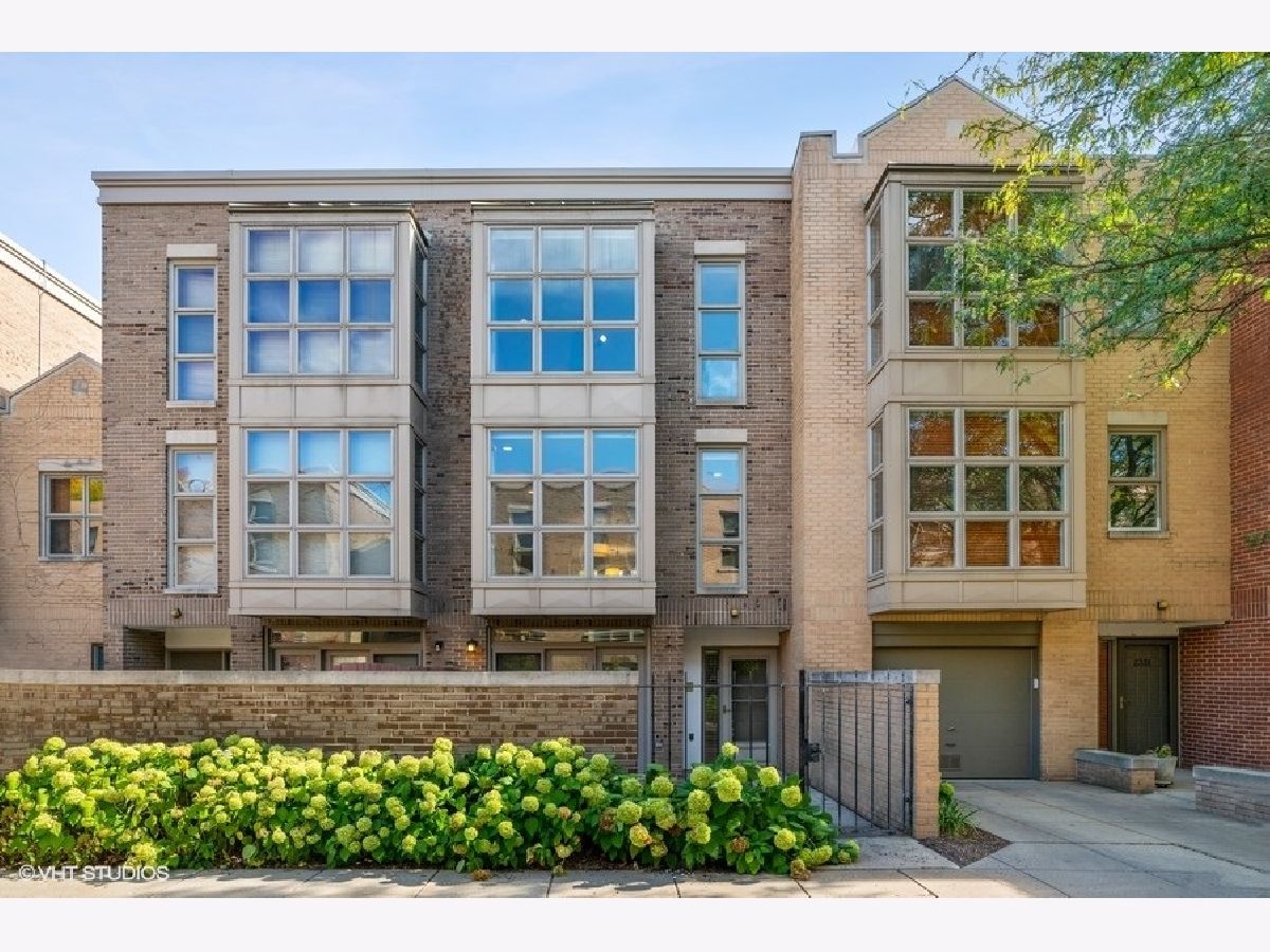  Rented Chicago Illinois, 2335 Wayne