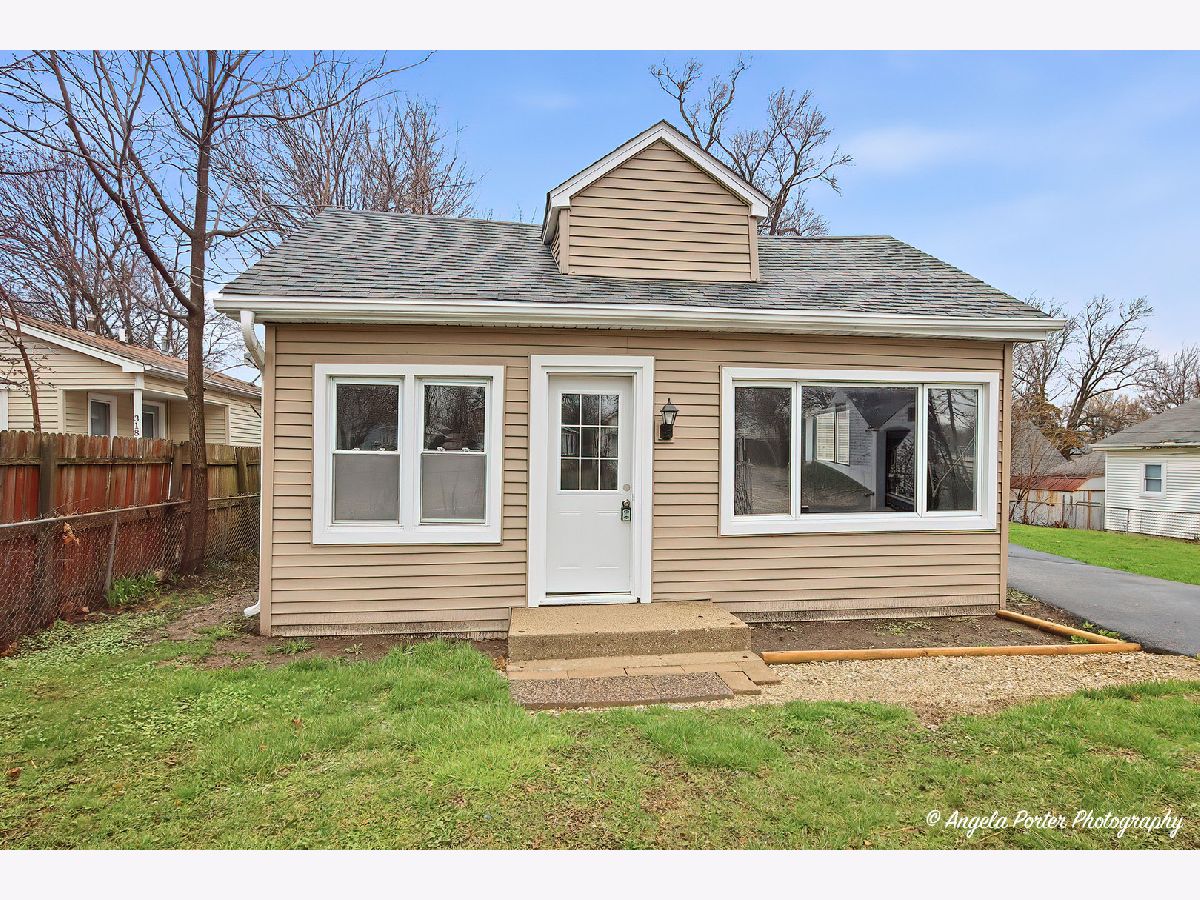  For Sale Round Lake Park Illinois, 320 Washington Street