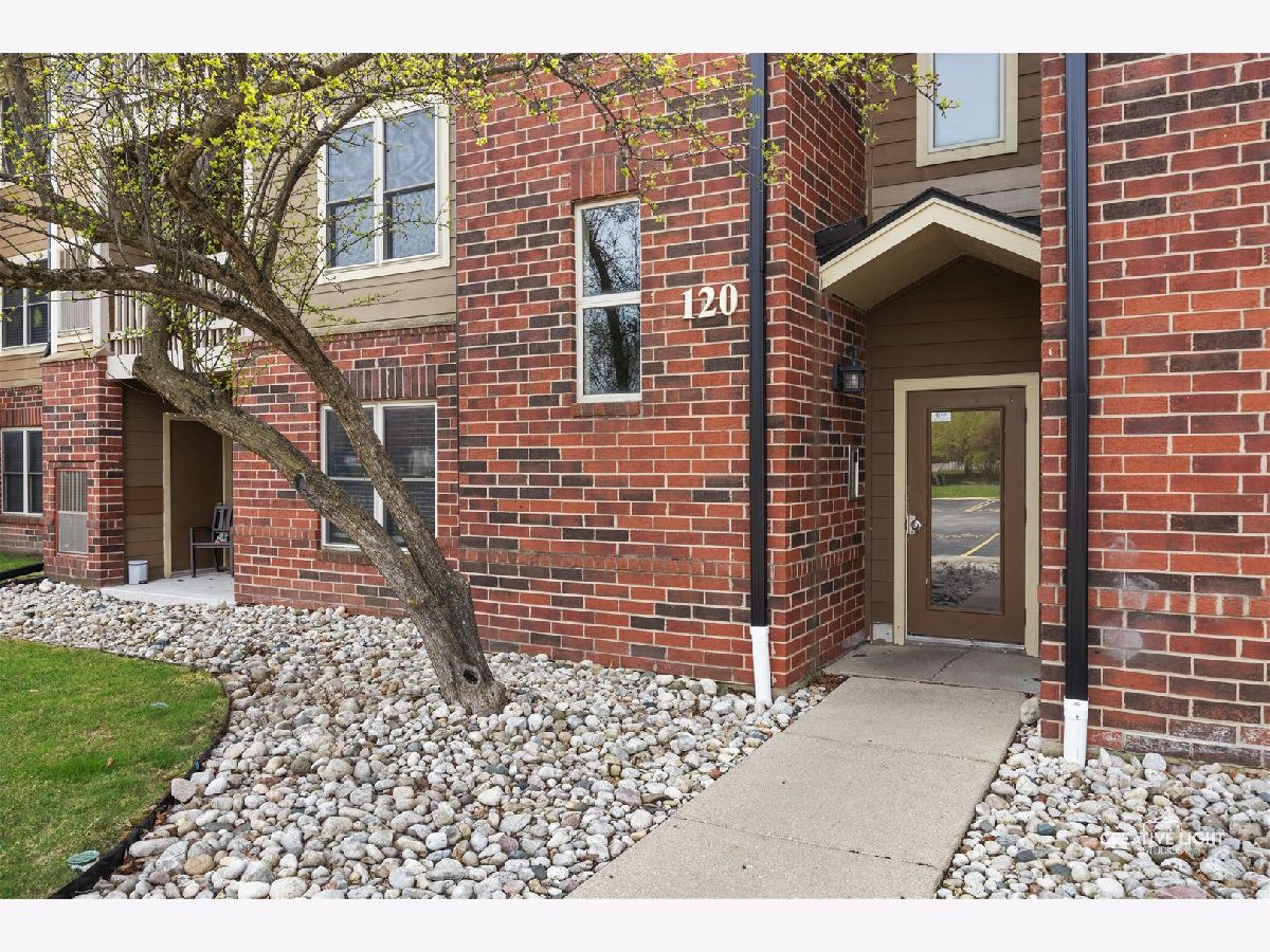 Condominiums For Sale Park Bloomingdale Bloomingdale Illinois, 120 Glengarry Drive