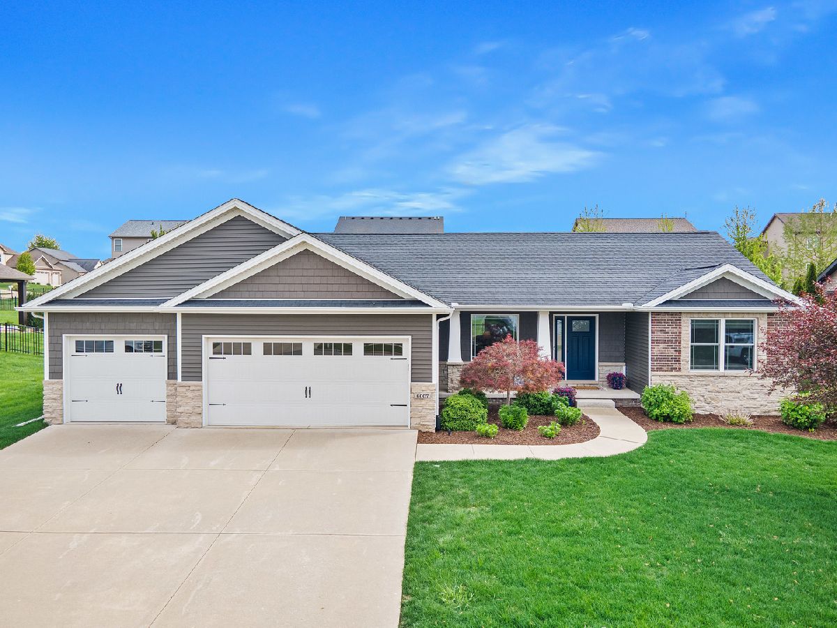Homes & Condos & Townhomes For Sale Grove On Kickapoo Creek Bloomington Illinois, 6007 Roughleaf Avenue