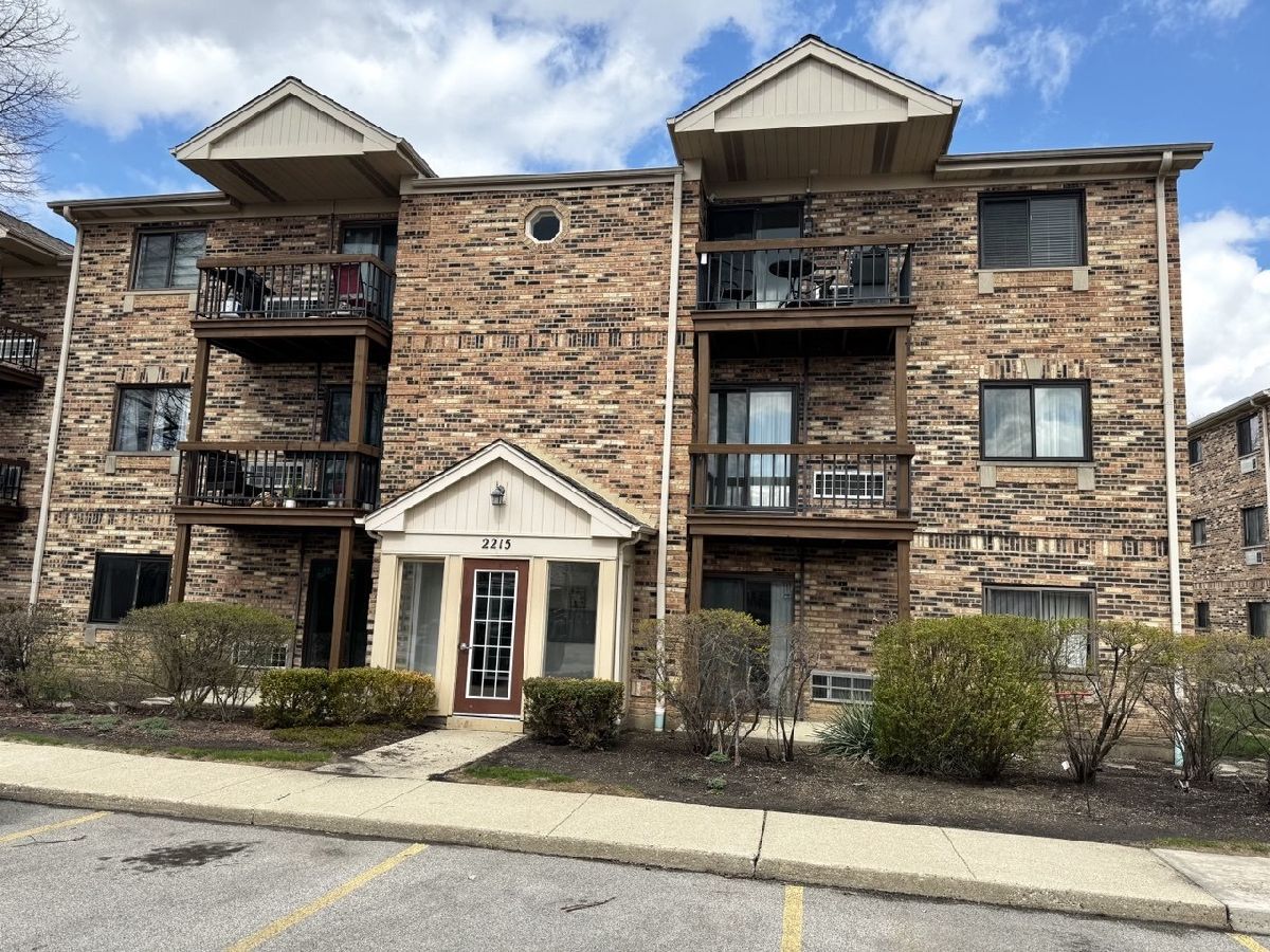 Condominiums For Rent Rosewood Arlington Heights Illinois, 2215 Nichols