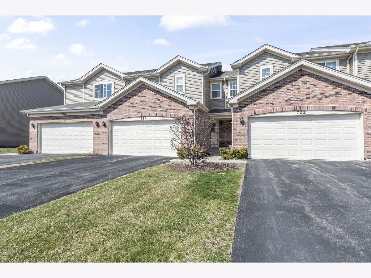 For Sale Cary Illinois, 724 Wellington Lane