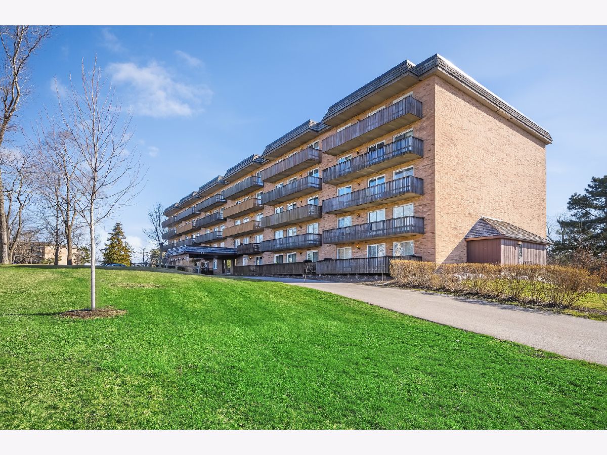  For Sale Downers Grove Illinois, 8025 Woodglen Lane