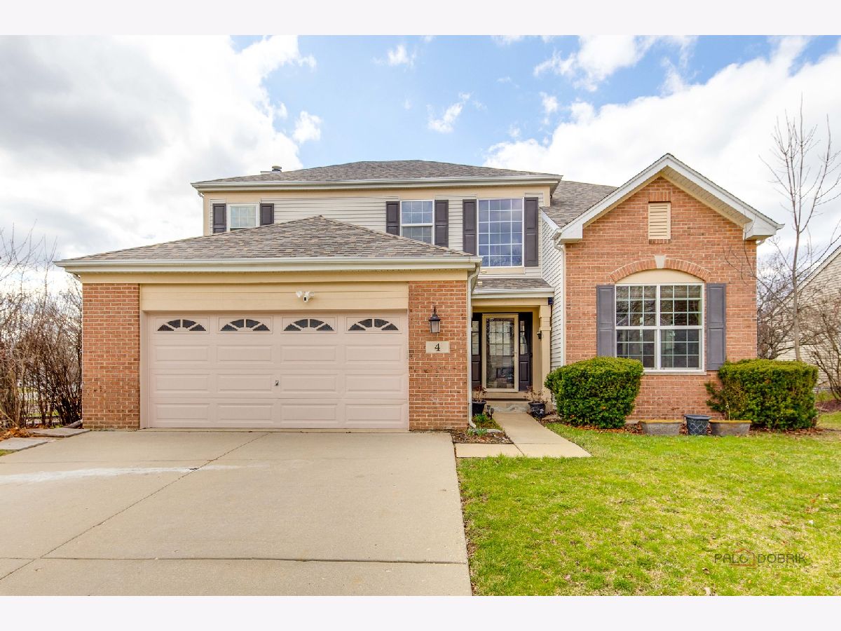 Homes For Sale Suncrest North Streamwood Illinois, 4 Waterton Drive