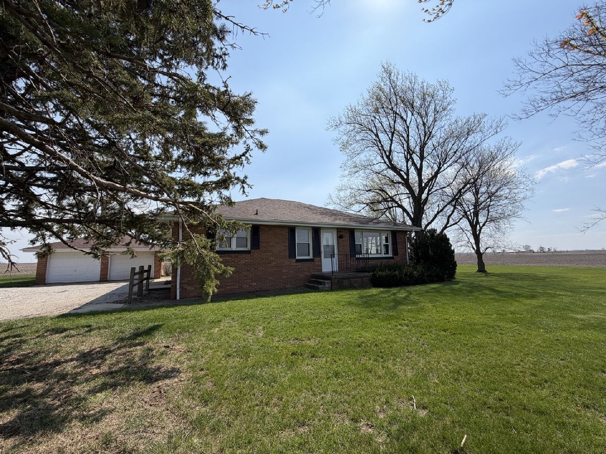  For Sale Farmer City Illinois, 15266 Leroy Road