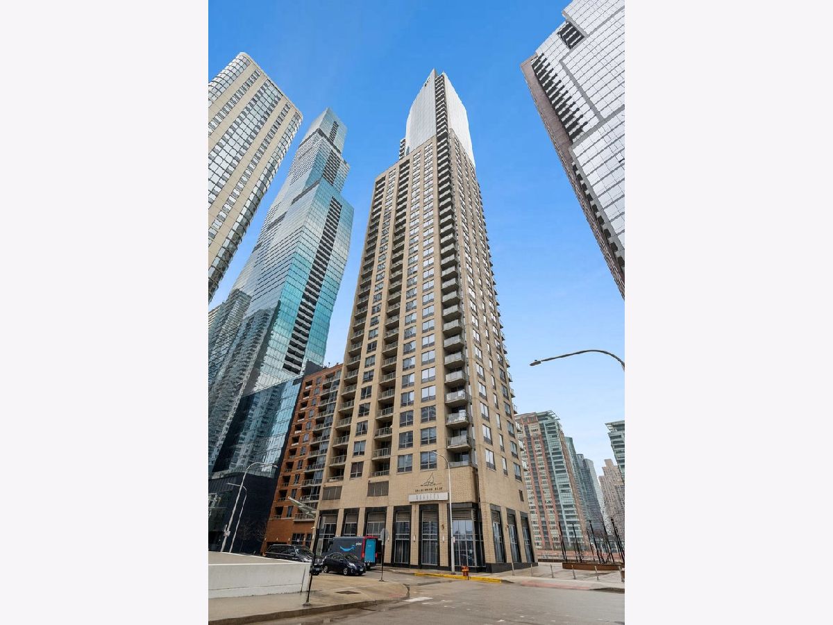 Condominiums For Sale Regatta Chicago Illinois, 420 Waterside Drive