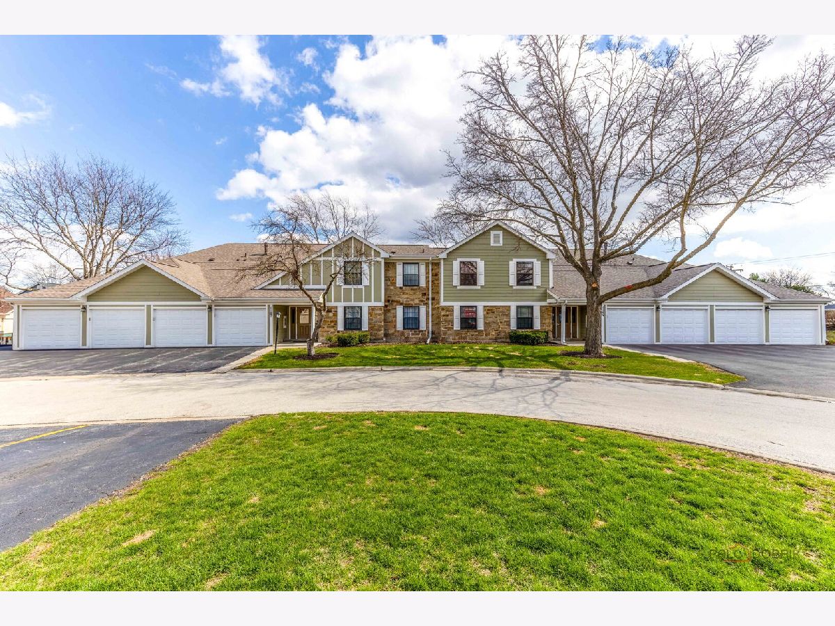 For Sale Wheeling Illinois, 1107 Woodbury Lane