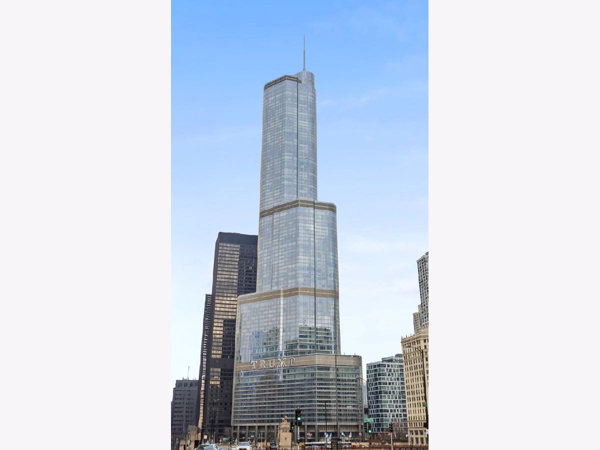 Condominiums For Sale Trump Tower Chicago Chicago Illinois, 401 Wabash Avenue