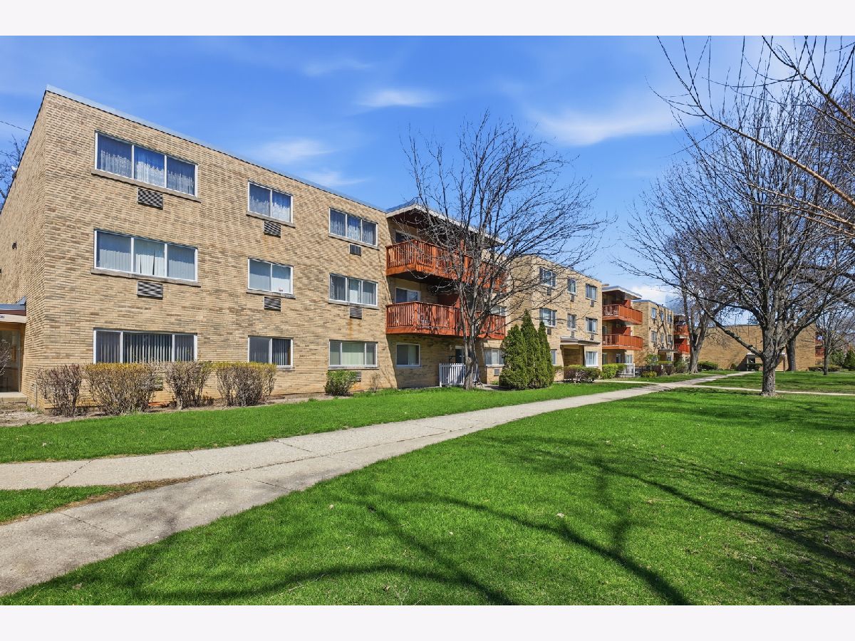 Condominiums & Homes For Rent Birch Manor Mount Prospect Illinois, 750 Dempster