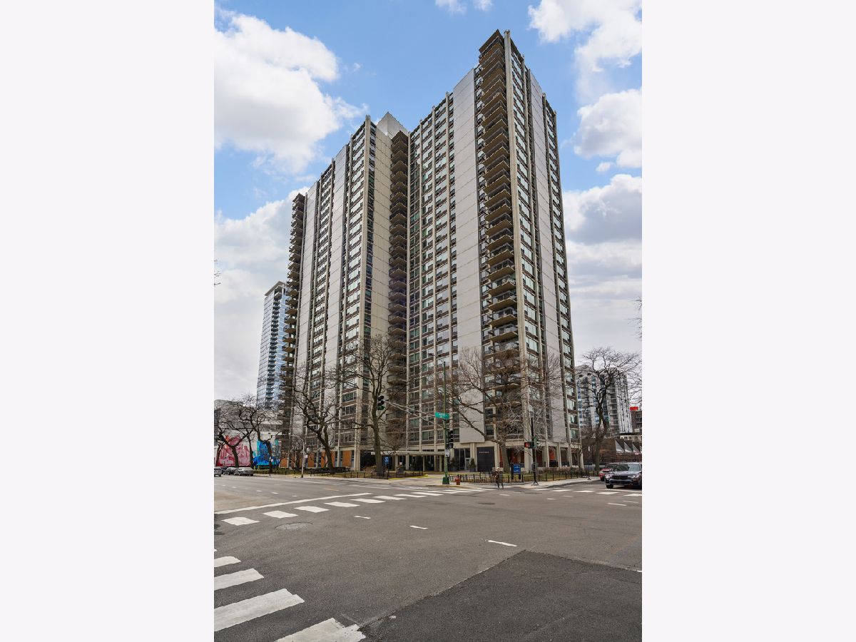 Condos & Townhomes For Rent Sandburg Village Chicago Illinois, 1255 Sandburg