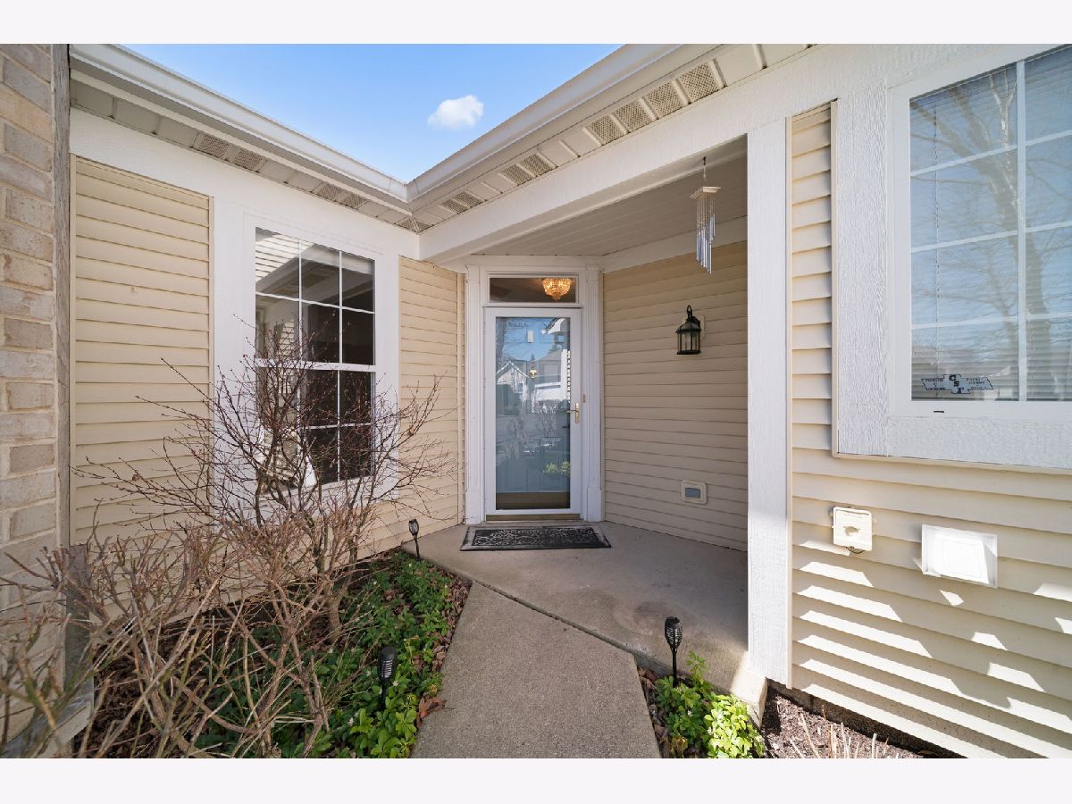 Townhomes & Homes For Sale Carillon North Grayslake Illinois, 2370 Carillon Drive