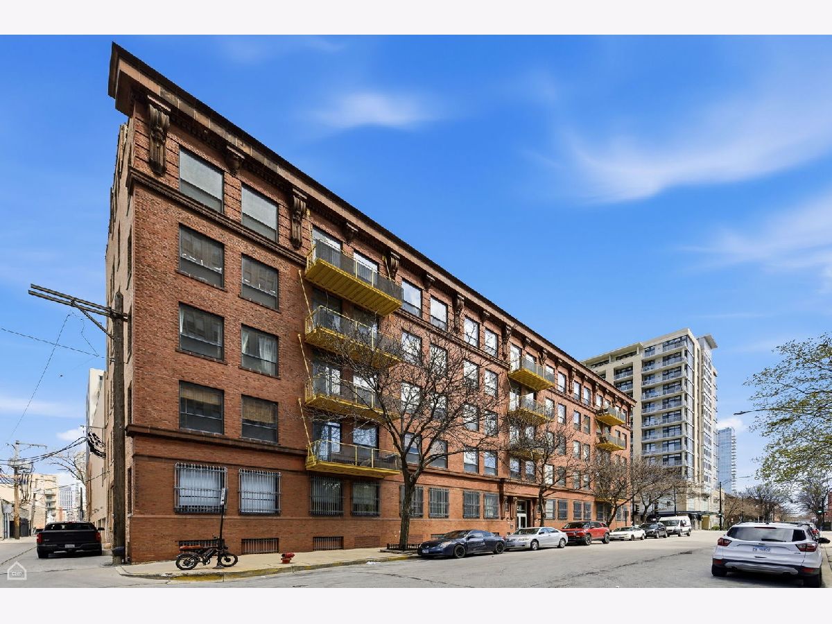 Condominiums For Rent Bank Note Place Chicago Illinois, 1910 Indiana