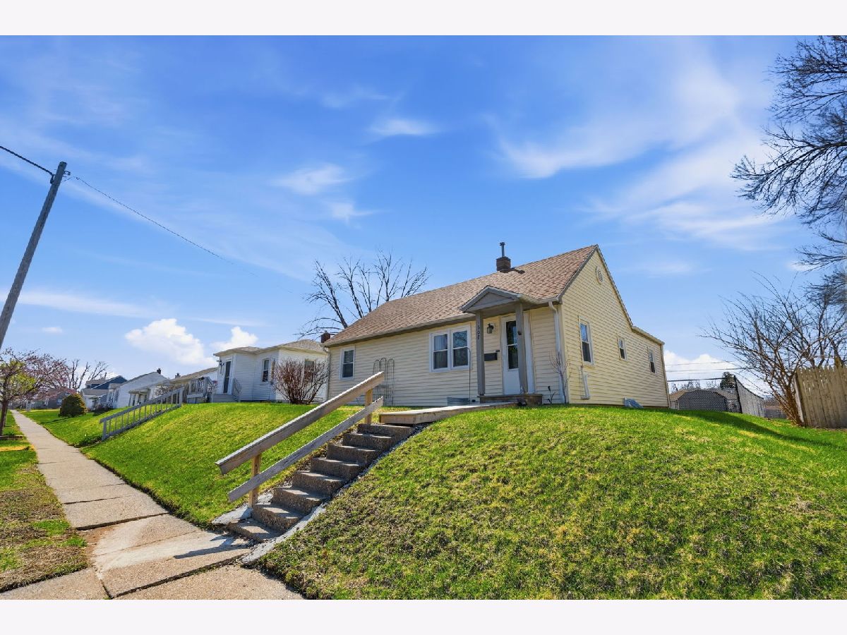 Homes For Sale Sunnymede Heights Davenport Iowa, 1507 38th Street