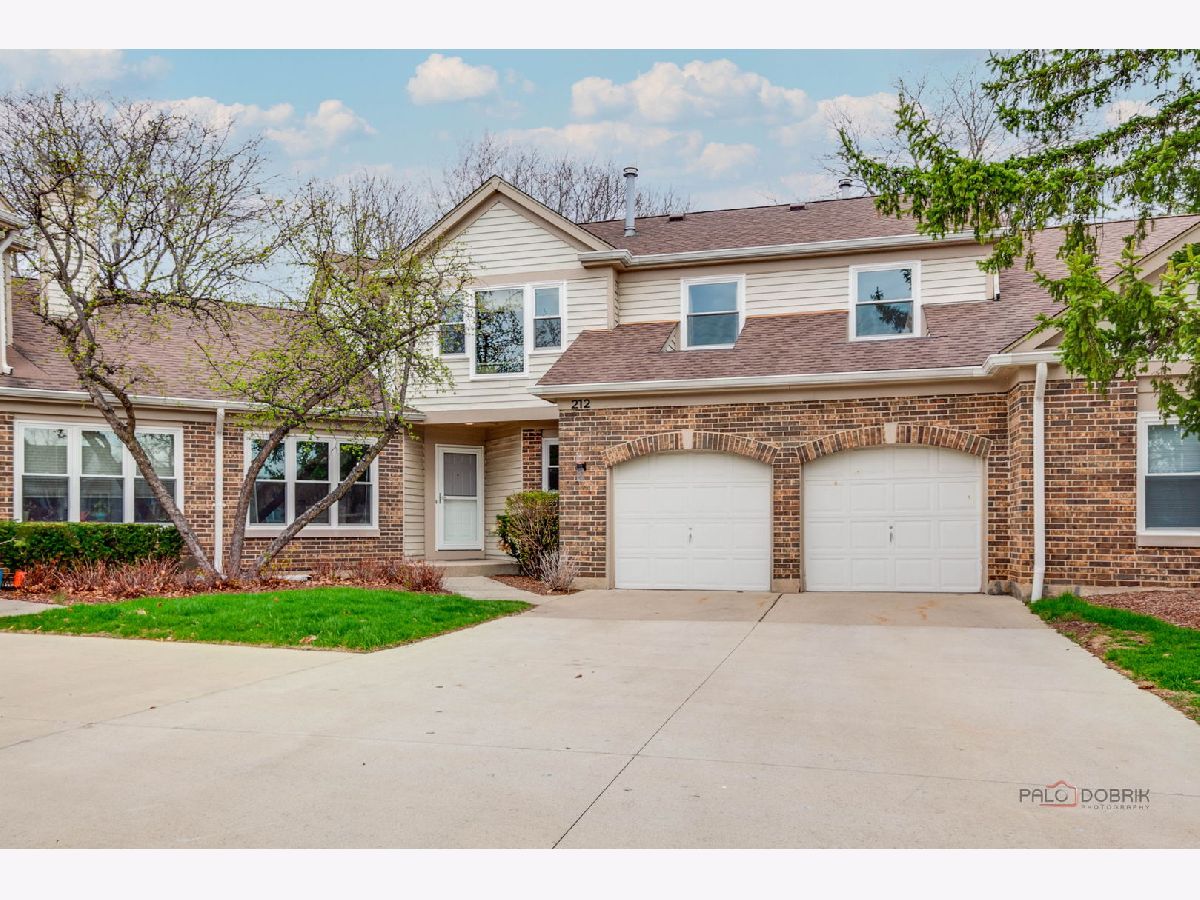 Townhomes & Condos & Homes For Sale Woodlands Of Fiore Buffalo Grove Illinois, 212 Willow Parkway