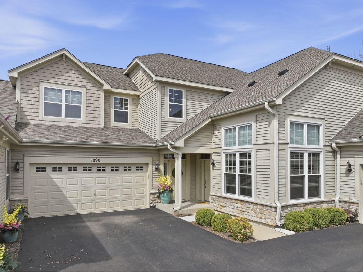 Townhomes & Condos & Homes For Sale Stonegate West Aurora Illinois, 1890 Havenshire Road