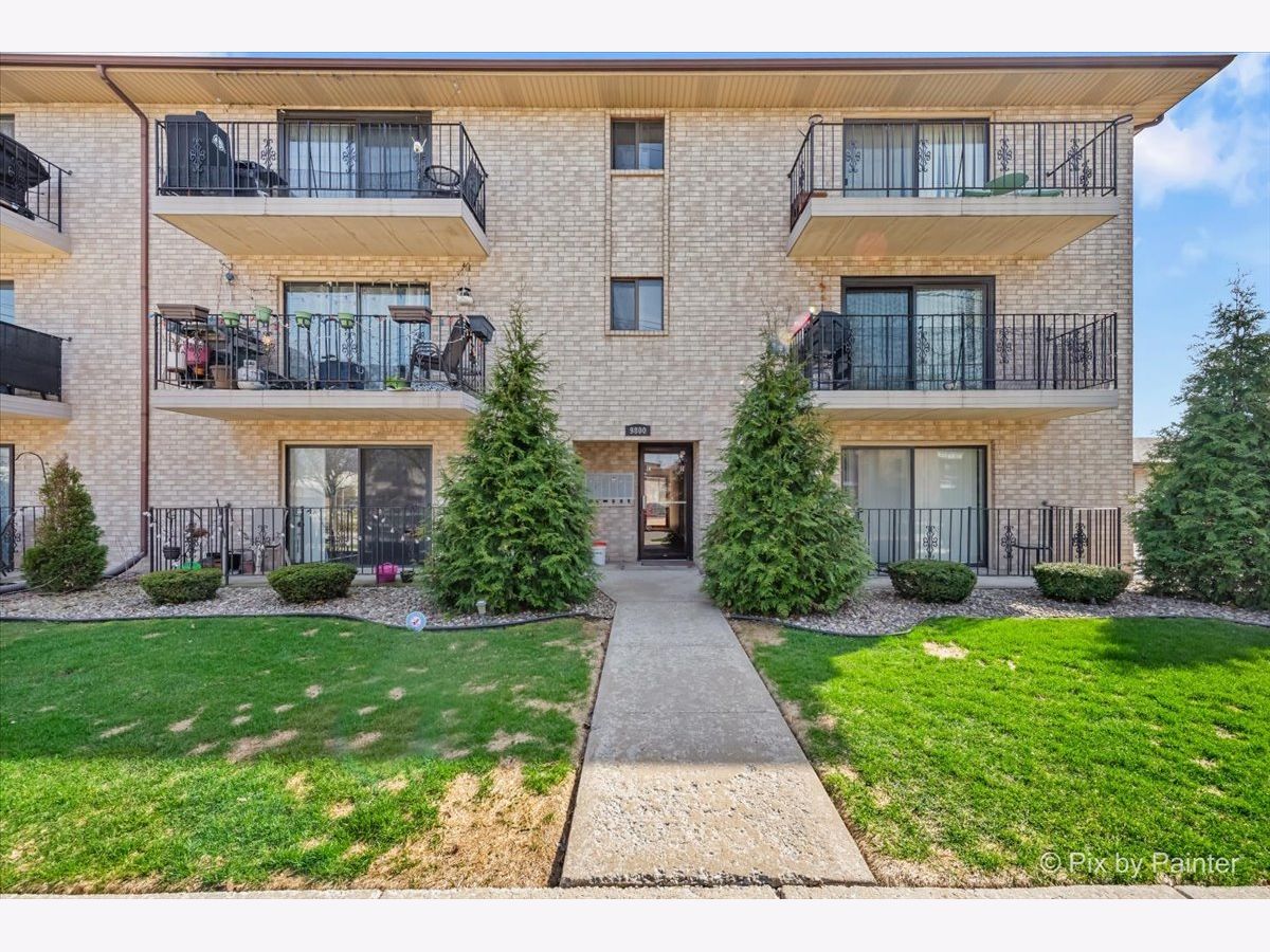Condos & Townhomes For Sale Cheyenne Chicago Ridge Illinois, 9800 Sayre Avenue