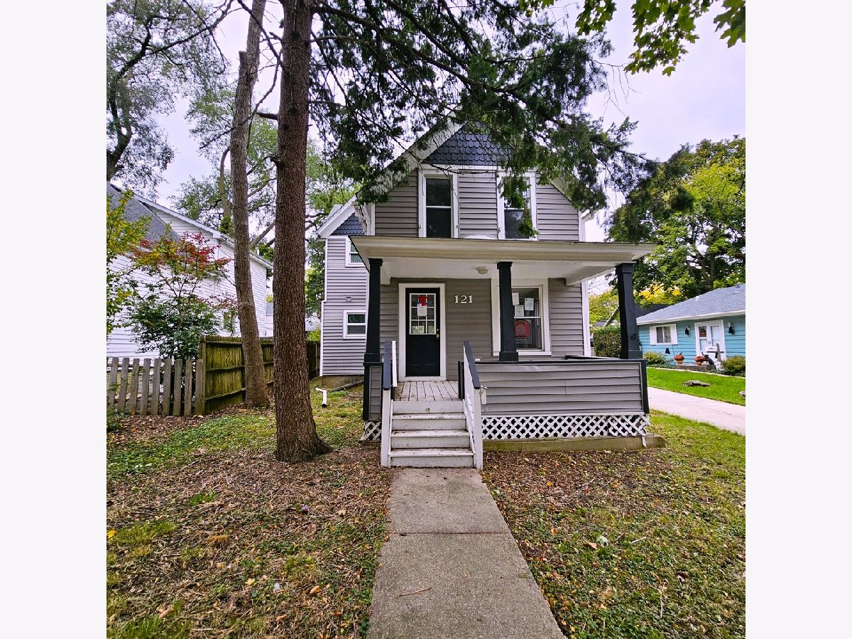  For Sale Libertyville Illinois, 121 4th Street