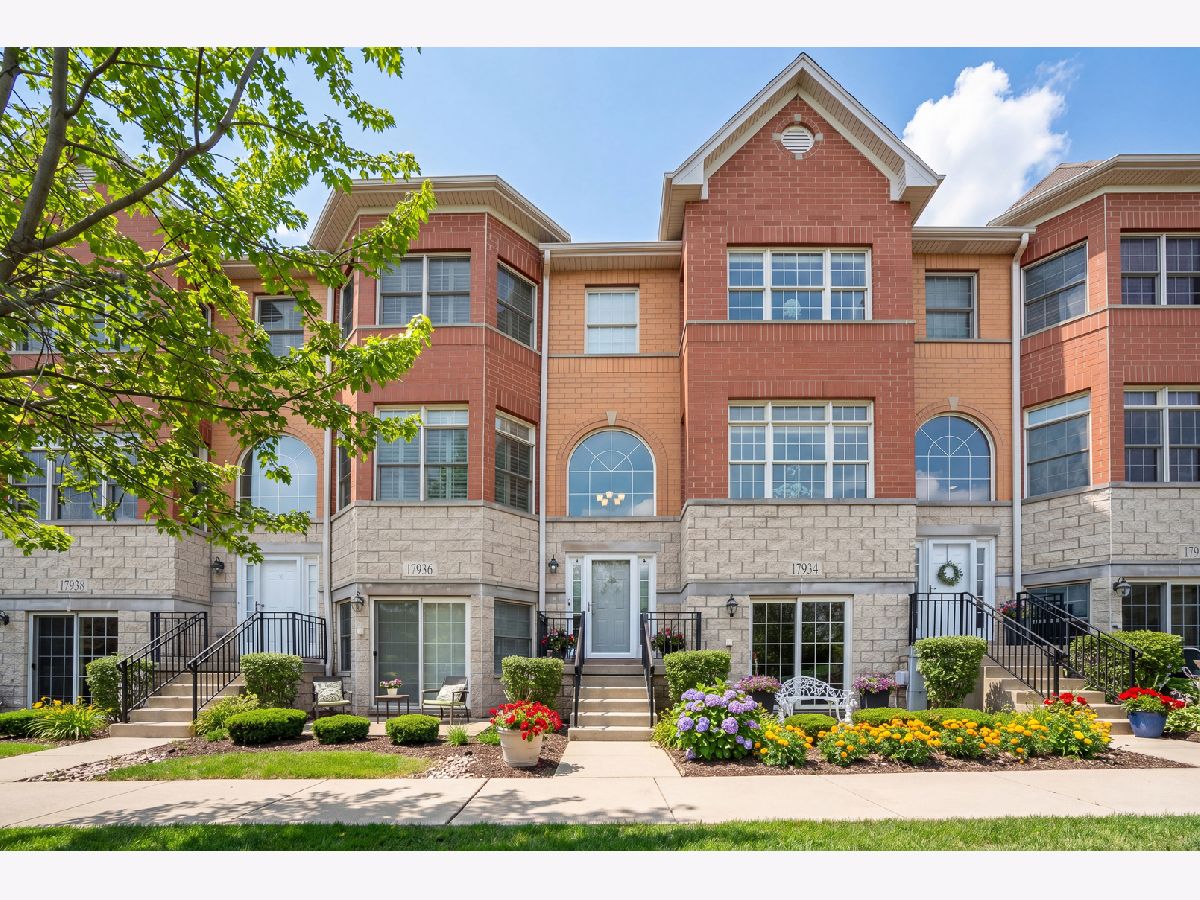 Condos & Townhomes & Homes For Sale Fountain Hills Orland Park Illinois, 17934 Fountain Circle