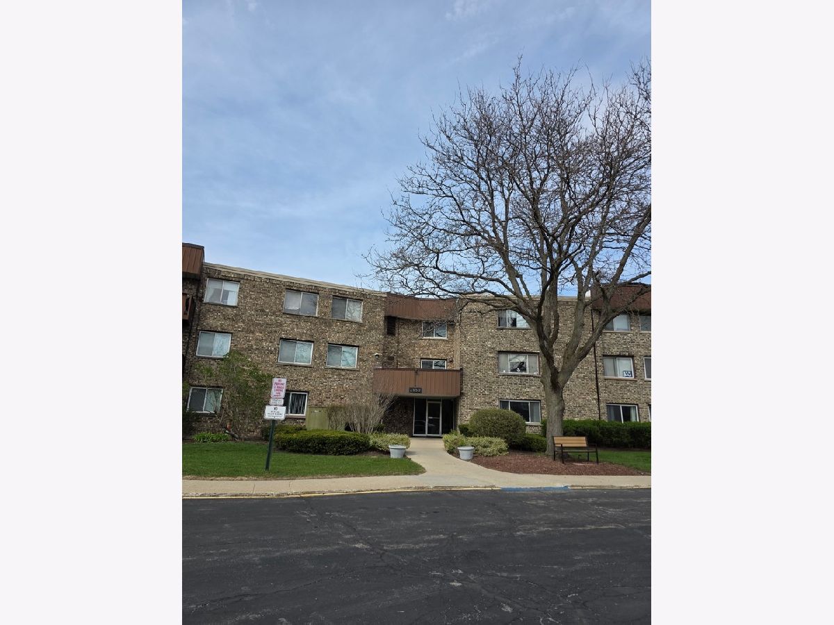  For Rent Rolling Meadows Illinois, 2650 Brookwood Way