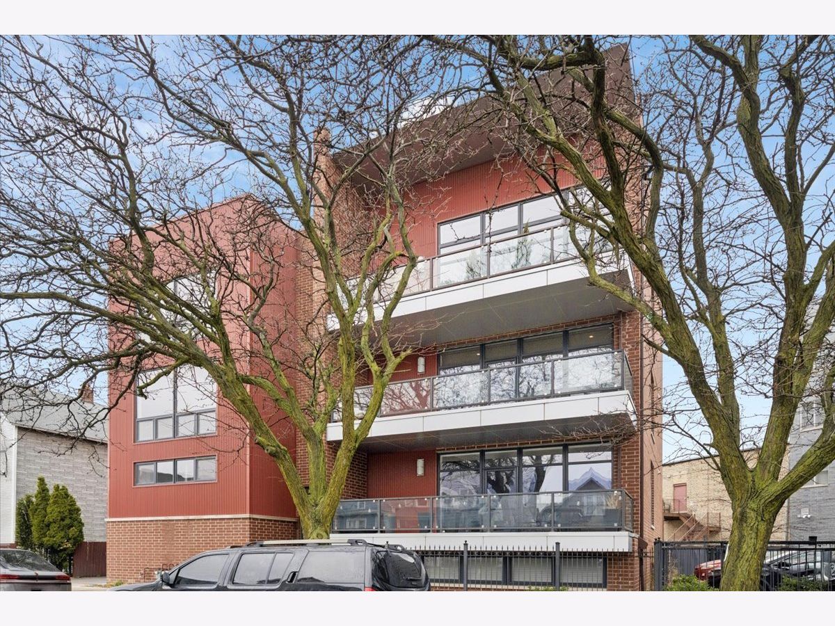  For Sale Chicago Illinois, 3518 Wolfram Street