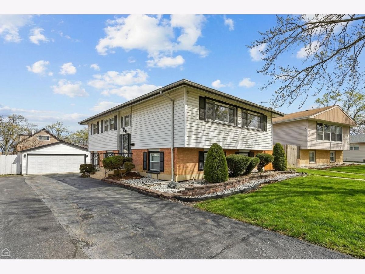  For Sale Country Club Hills Illinois, 16948 Briargate Drive