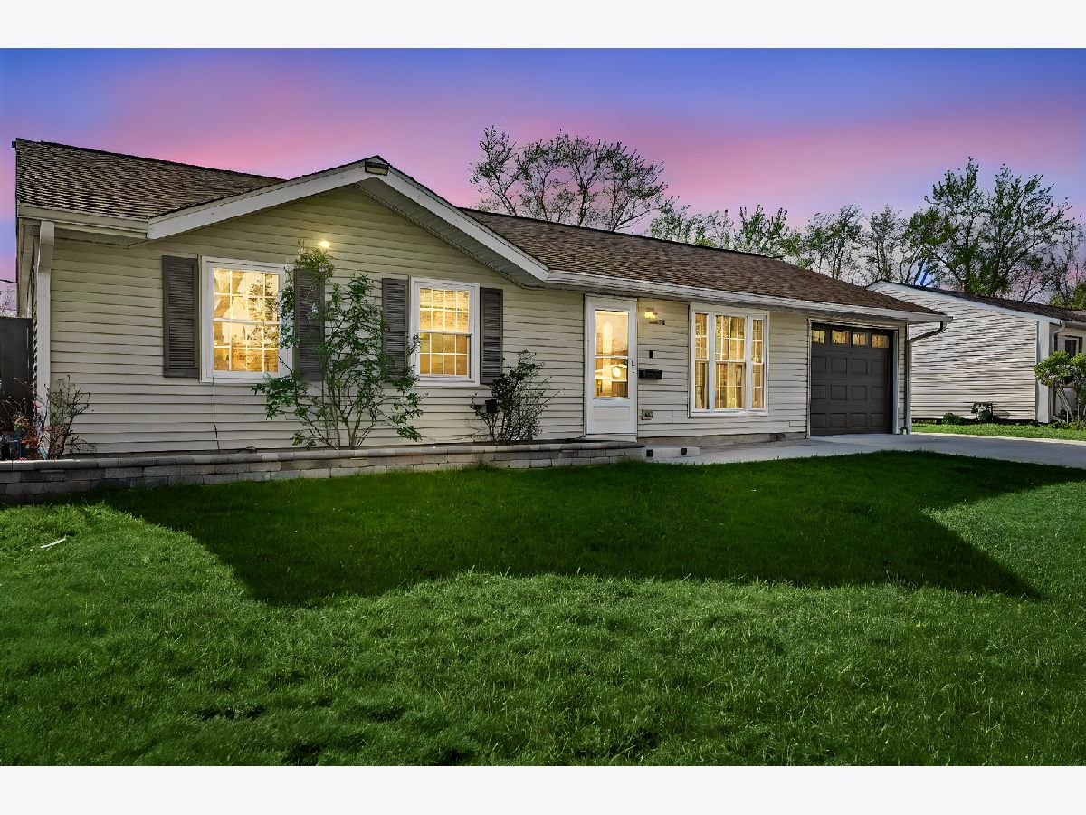  For Sale Streamwood Illinois, 604 Newberry Drive