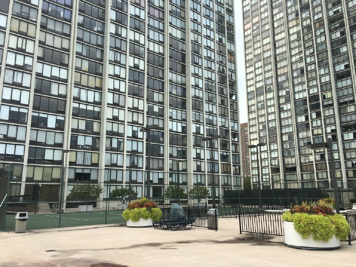 Condominiums For Rent Edgewater Plaza Chicago Illinois, 5445 Sheridan