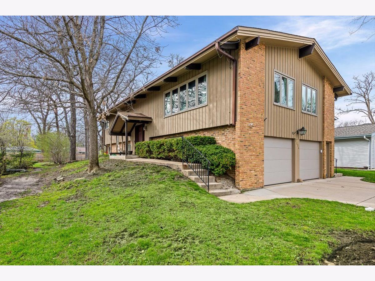 Homes & Condos & Townhomes For Sale Brentwood Estates Palatine Illinois, 2374 Westwood Lane