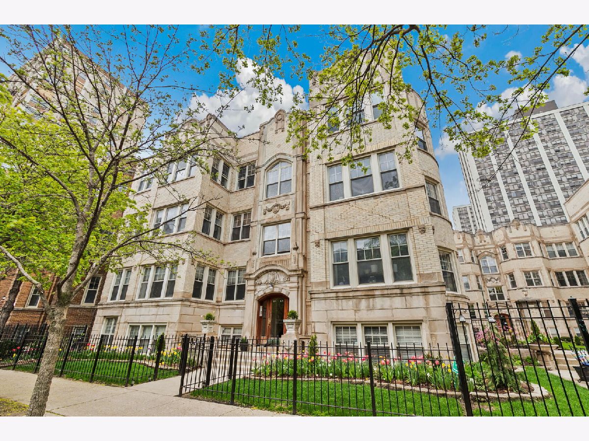  For Sale Chicago Illinois, 824 Sunnyside Avenue