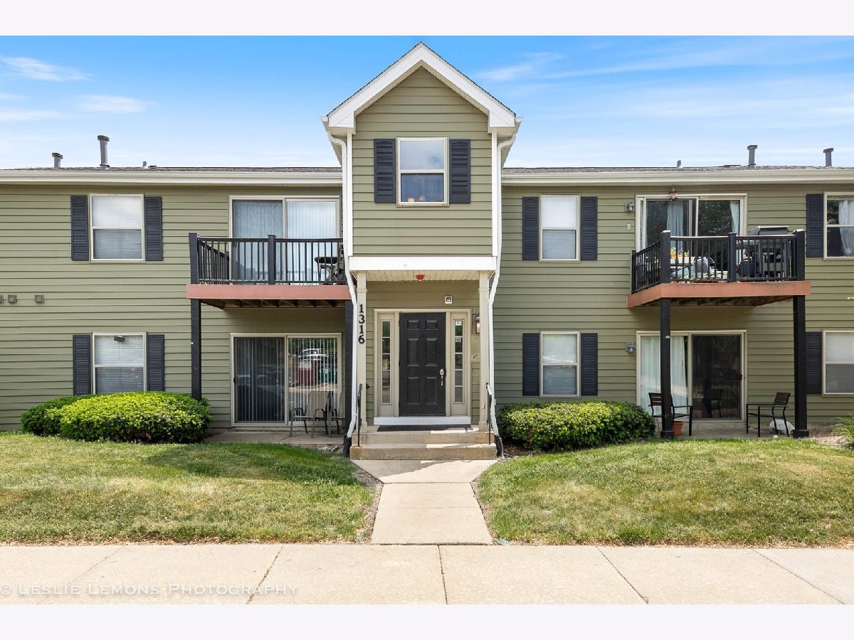 Condominiums For Rent Chantecleer Lakes Naperville Illinois, 1316 Mcdowell