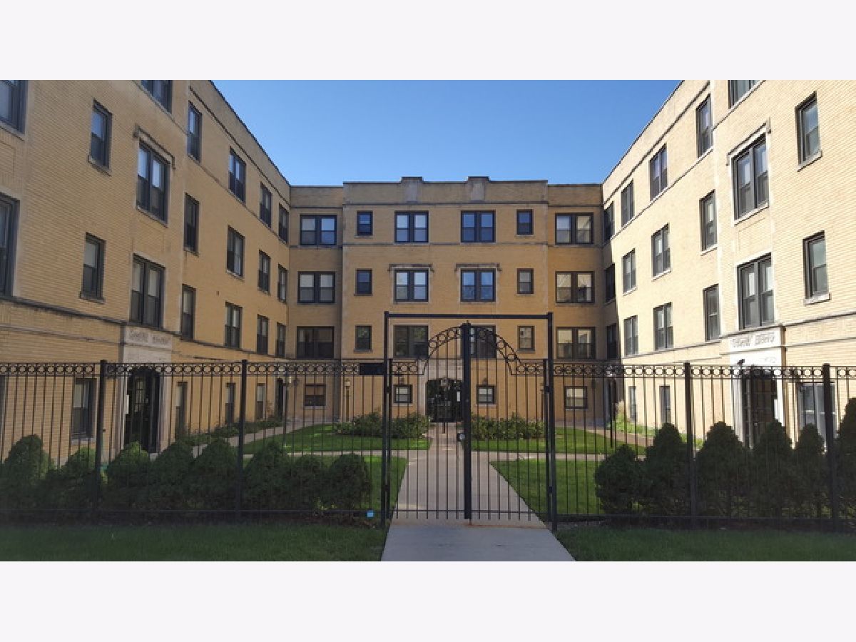 Condominiums For Rent Avers Court Chicago Illinois, 5150 Avers