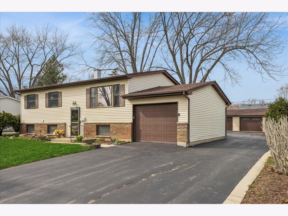  For Sale Gurnee Illinois, 18508 Woodland Terrace
