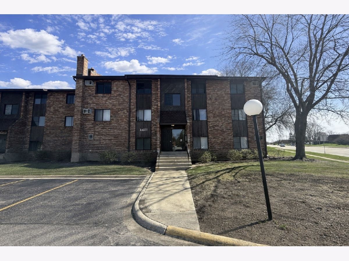  Rented Woodridge Illinois, 7715 Woodward