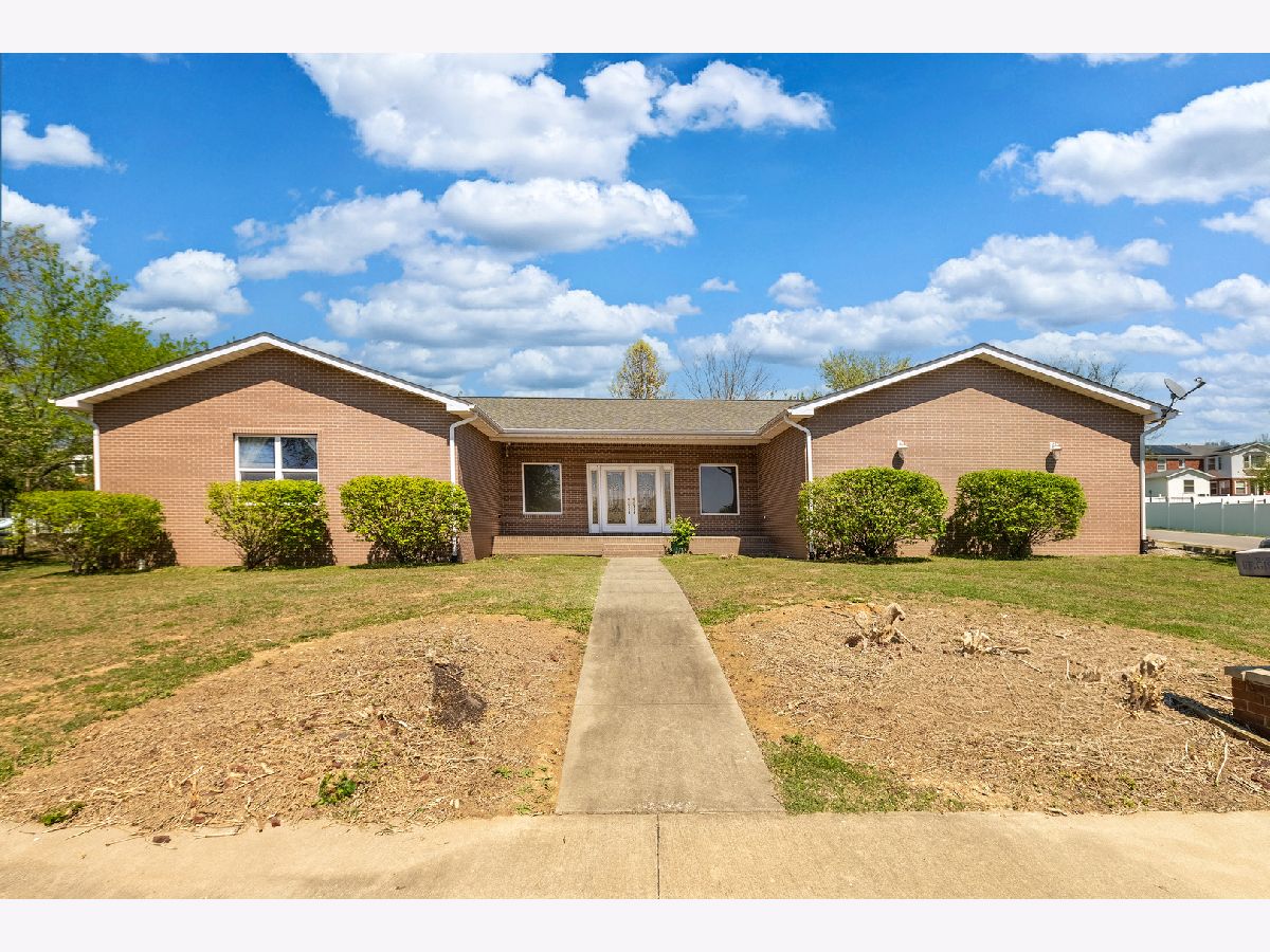  For Sale Harrisburg Illinois, 10 Peachtree Place