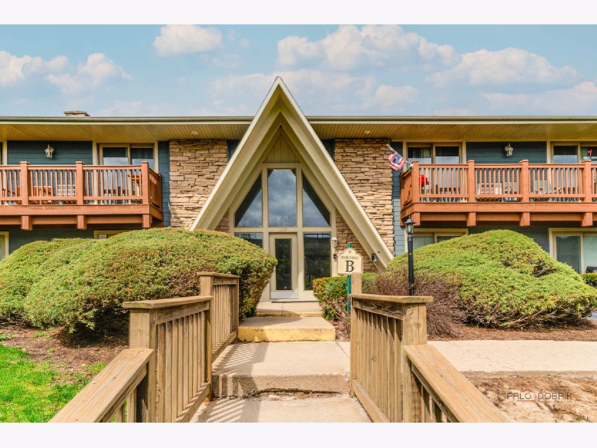 Condominiums & Homes For Sale Chalets Of Fox River Grove Fox River Grove Illinois, 300 Opatrny Drive