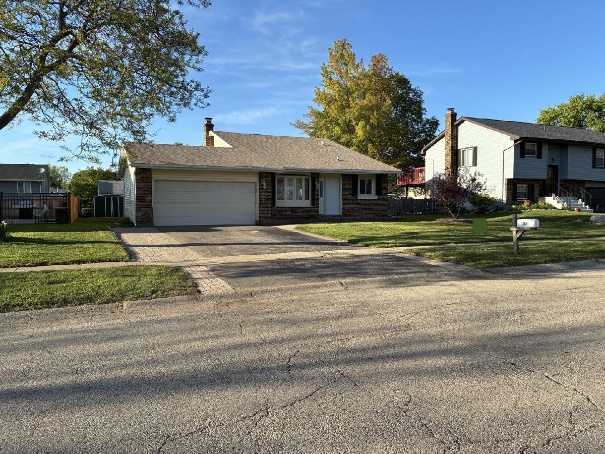  Rented Woodstock Illinois, 254 Terry