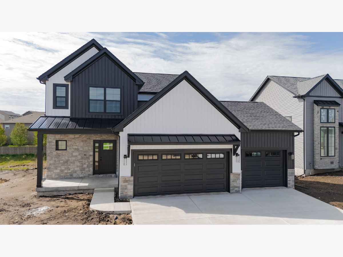 Homes & Condos & Townhomes For Sale Grove On Kickapoo Creek Bloomington Illinois, 5012 Castlebar Drive