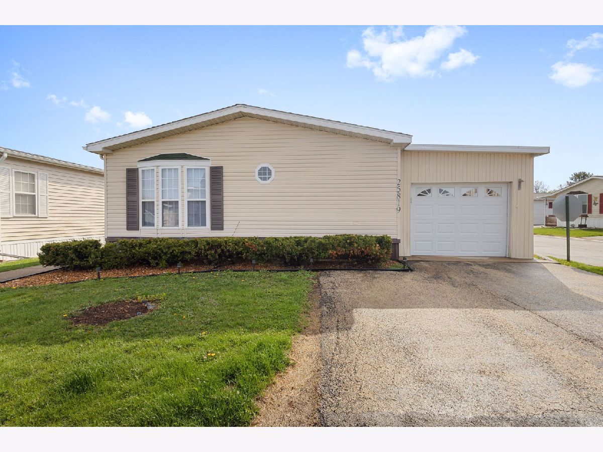  For Sale Monee Illinois, 25819 Pinehurst Drive